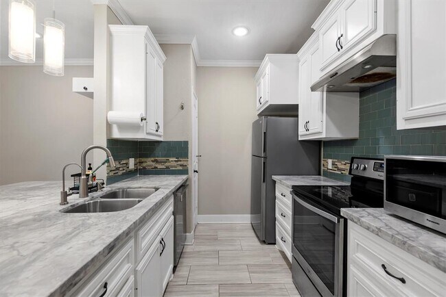Building Photo - 9850 Pagewood Ln