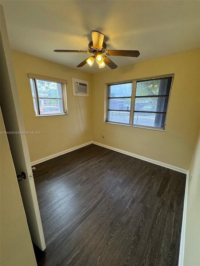Foto del edificio - 844 NW 18th Ave