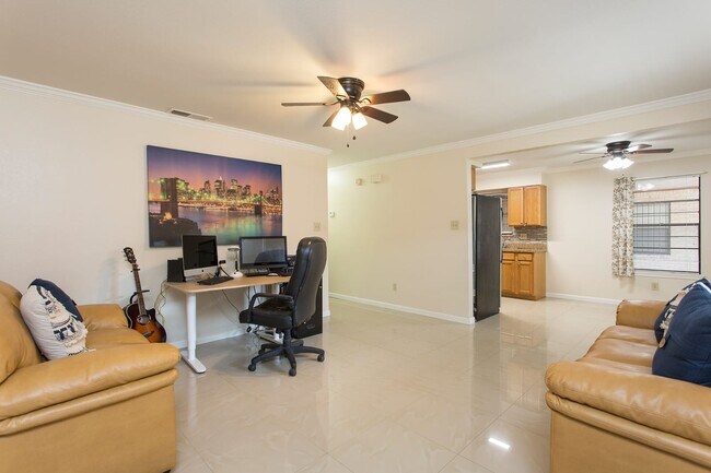 family room - 600 Toronto Ave