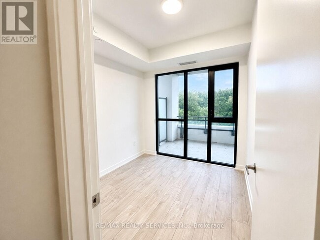 Building Photo - 740 Whitlock Ave