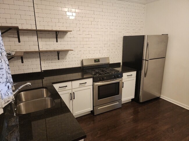 Building Photo - 3002 S Wells St