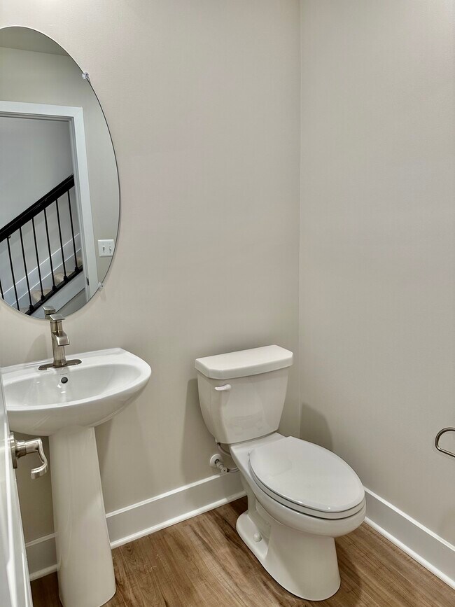 Foto del edificio - 828 Teacher Mitchell Rd