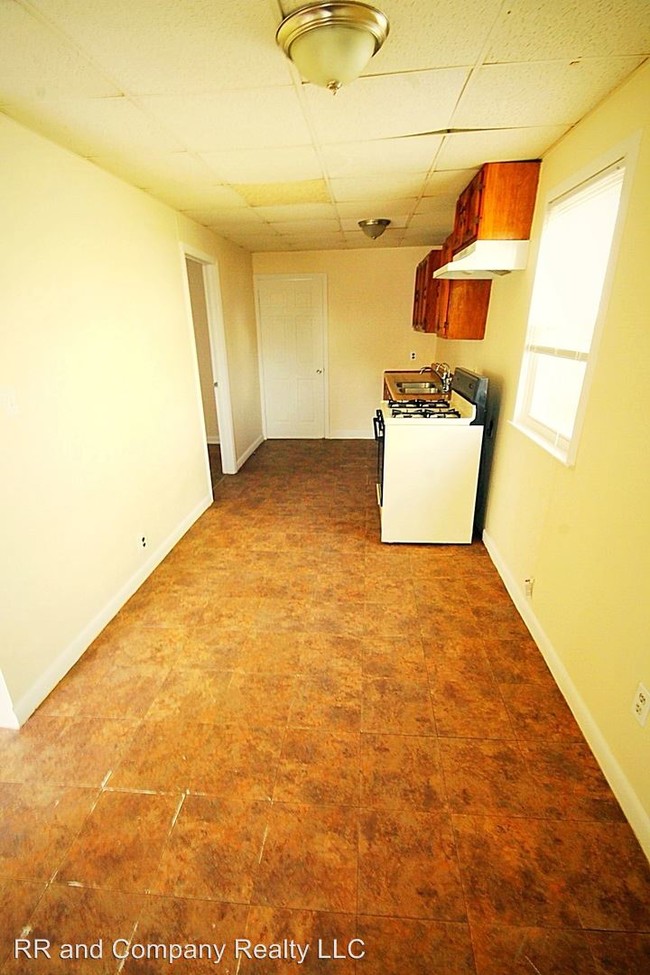 Building Photo - 540 Armory St
