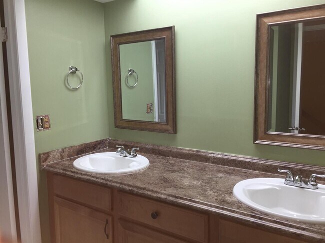 Foto del edificio - 4641 Cherry Rd