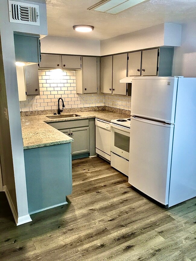 Bentley Manor Apartments in Conroe, TX