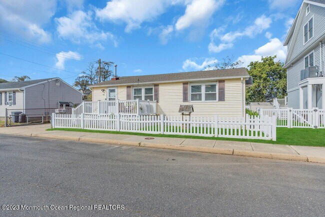 Foto del edificio - 56 Huddy Ave