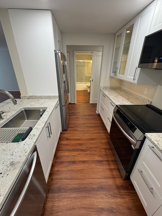 Building Photo - 2bd/2ba Kirkland Condo