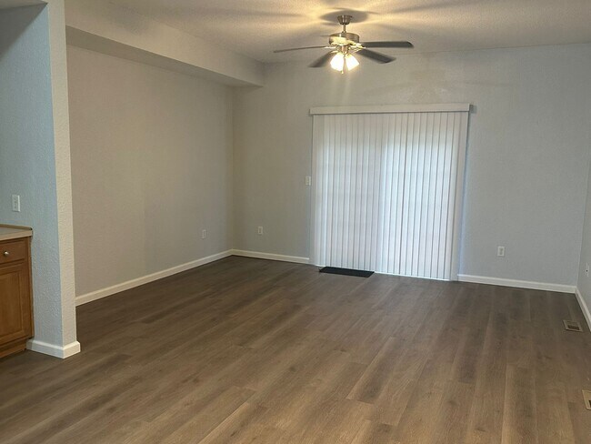 Foto del edificio - 3302 N 103rd Pl