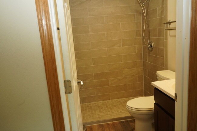 Building Photo - JJGF 2 - 851-861 Evergreen Dr