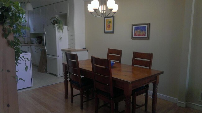 dining area - 715 Grafton Ave