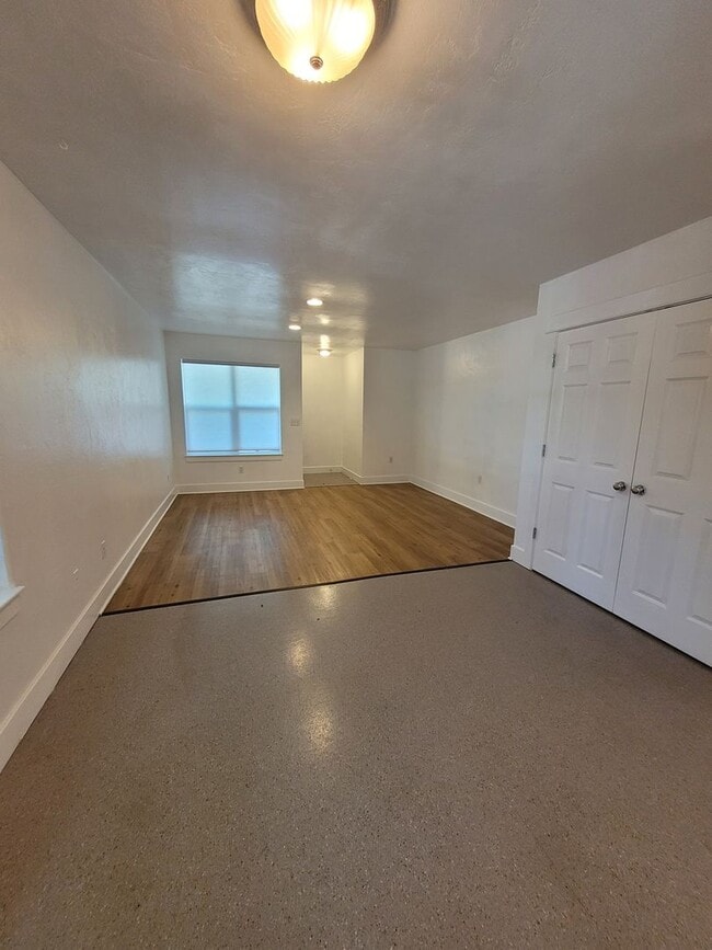 Building Photo - Spacious 1bd, semi-detached apartment for ...