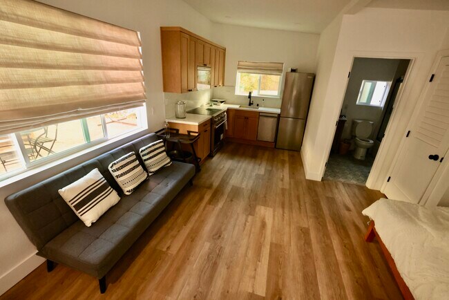 Foto del edificio - 12531 Caswell Ave
