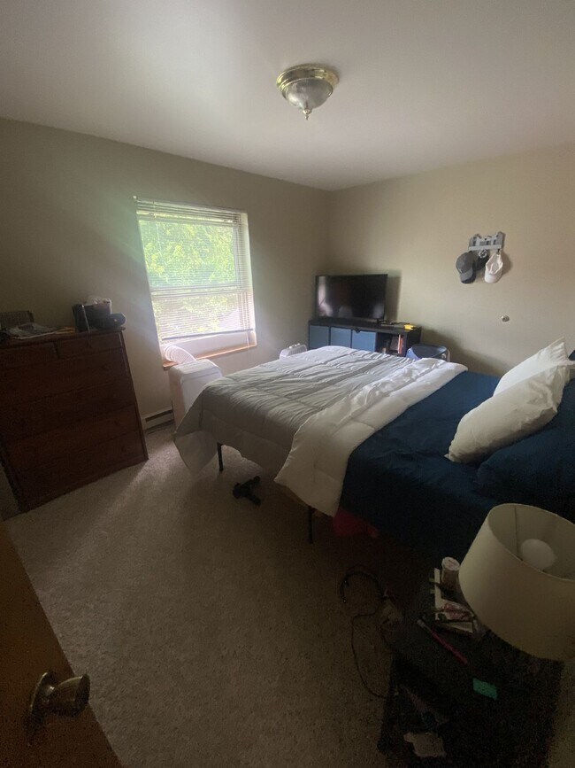 Foto del edificio - 2 bed 1 bath right off Water Street Available June 1st
