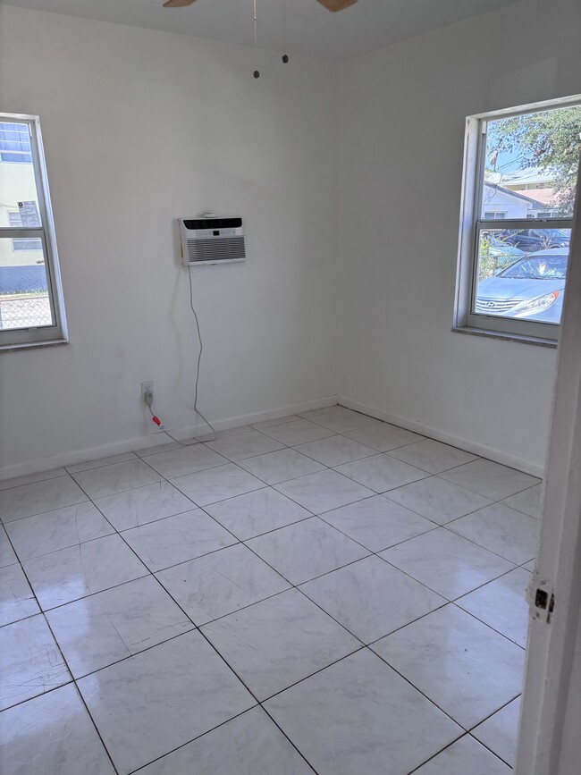 Foto del edificio - 2243 NE 172nd St