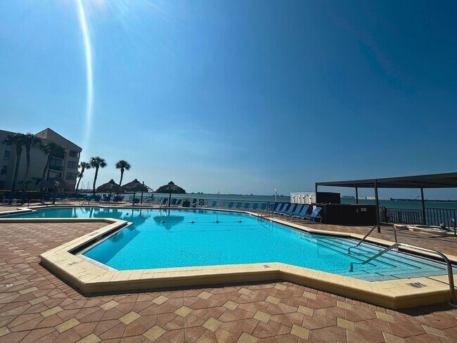 Foto del edificio - AVAILABLE MAY 4! Experience Resort Living at La Puerta del Sol: Stunning Golf Course Views, Moder...