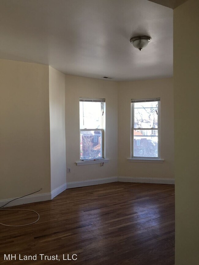 Building Photo - 4 br, 1 bath Apartment - 166 Woodrow Avenue