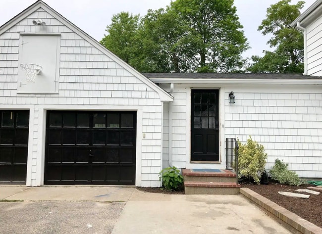 Building Photo - FULLY FURNISHED SEASONAL RENTAL: 4 BED/2.5...