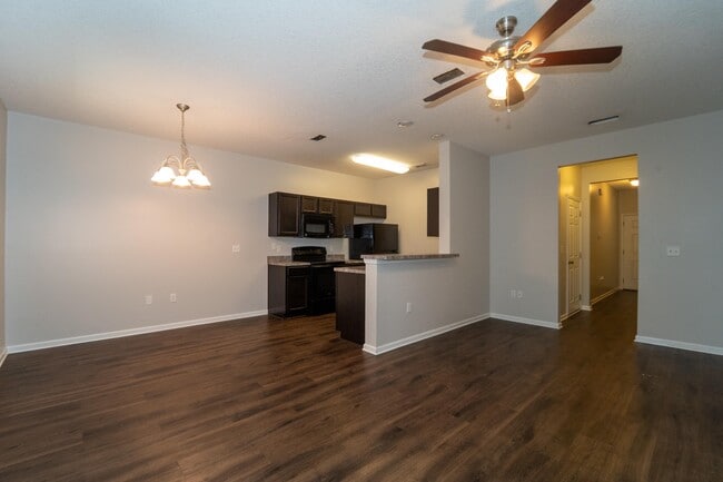 Foto del edificio - 211 Moultrie Village Ln