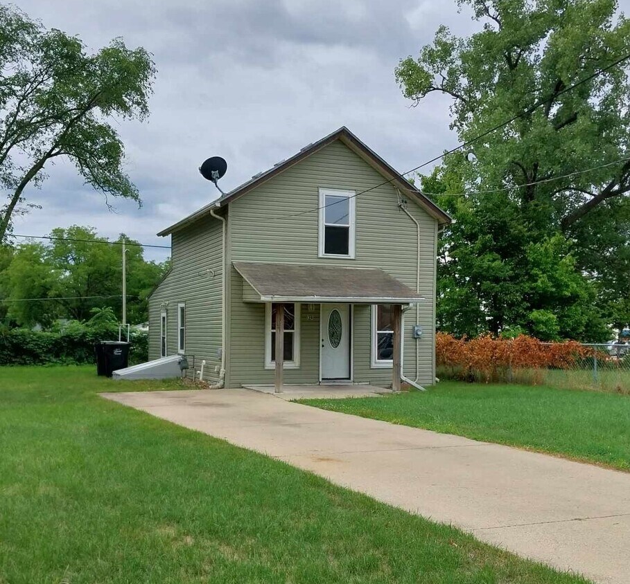 912 Copeland Ave, Beloit, WI 53511 House Rental in Beloit, WI