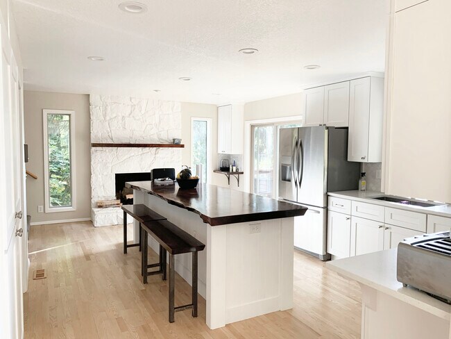 Foto del edificio - 9001 NW Skyline Blvd
