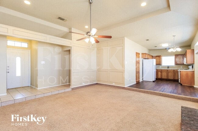 Foto del edificio - 705 Running Creek Dr