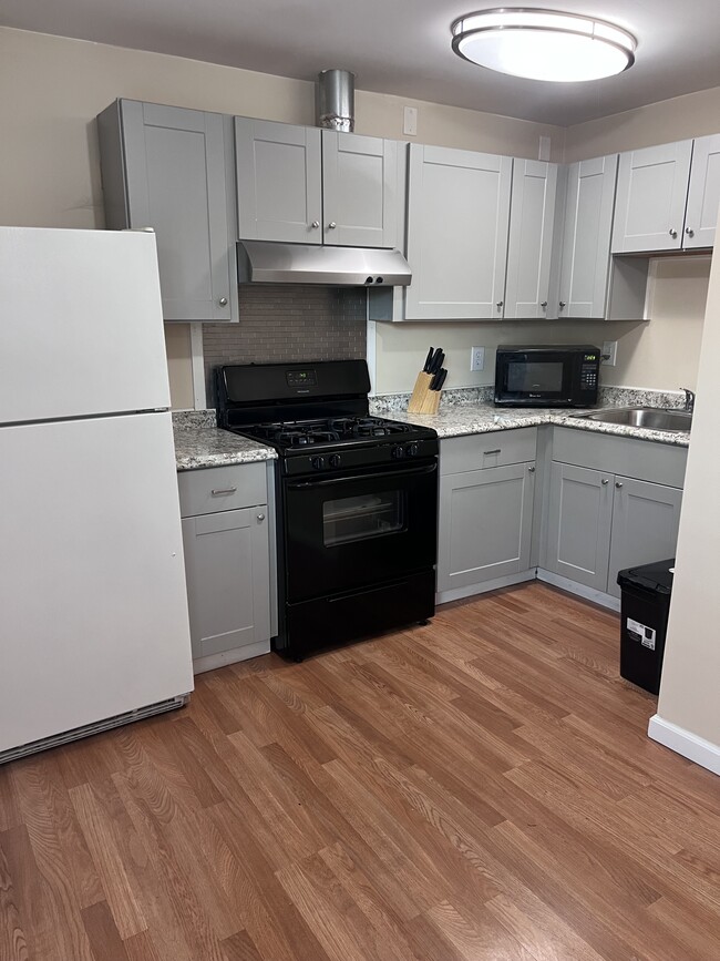 Building Photo - 29 Phylis Dr