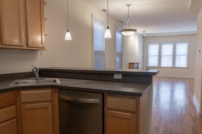 Foto del edificio - 1720 W Beach Ave