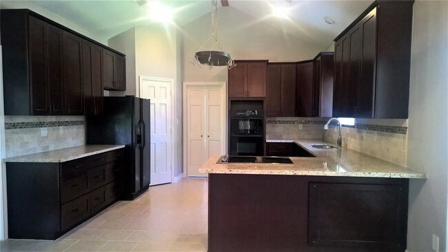 Building Photo - 1103 Plantation Dr