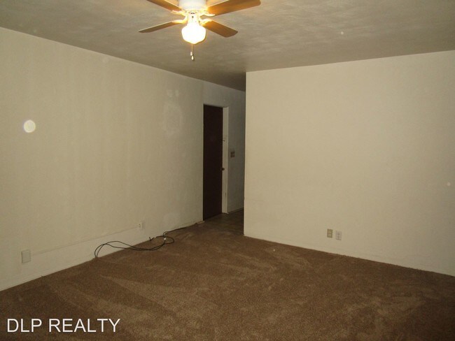 Building Photo - 299 Roosevelt Dr