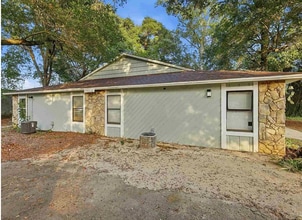 Building Photo - 6832 Tiki Ln