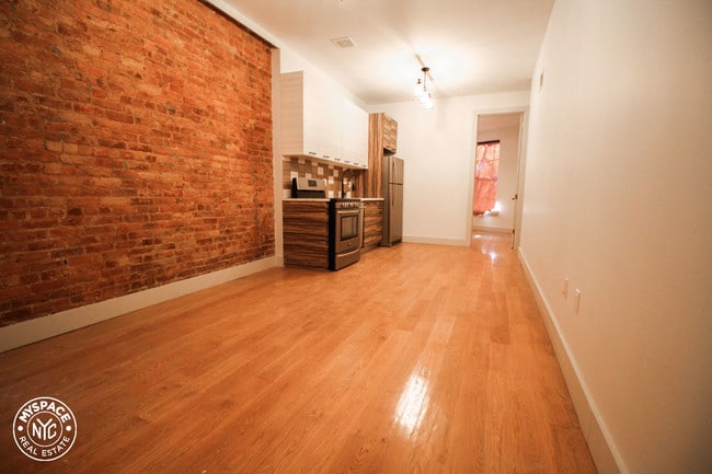 Building Photo - 273 Halsey St