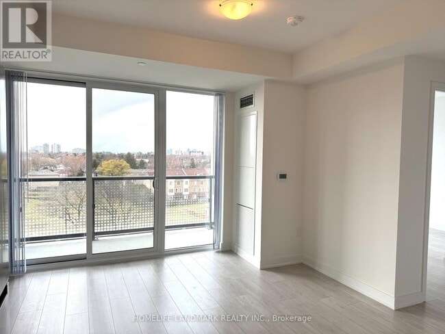 Building Photo - 5858 Yonge St