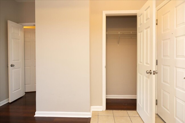 Foto del edificio - 2bd/2Ba Midtown Condo Perfect for Roommate...