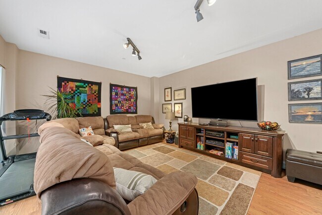 Building Photo - 3864 Wehrman Ave