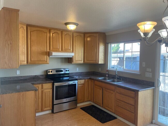Building Photo - SAN JOSE - Well Maintained 2/1 Duplex