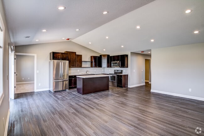Building Photo - 1303 Blue Jay Pl