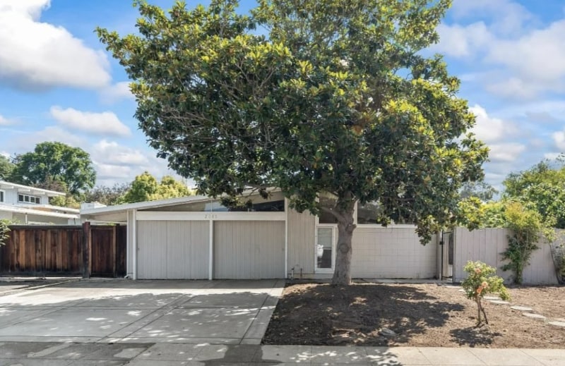 Primary Photo - 2085 Sandalwood Ct