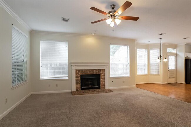 Foto del edificio - 3203 Leafy Pine Ct