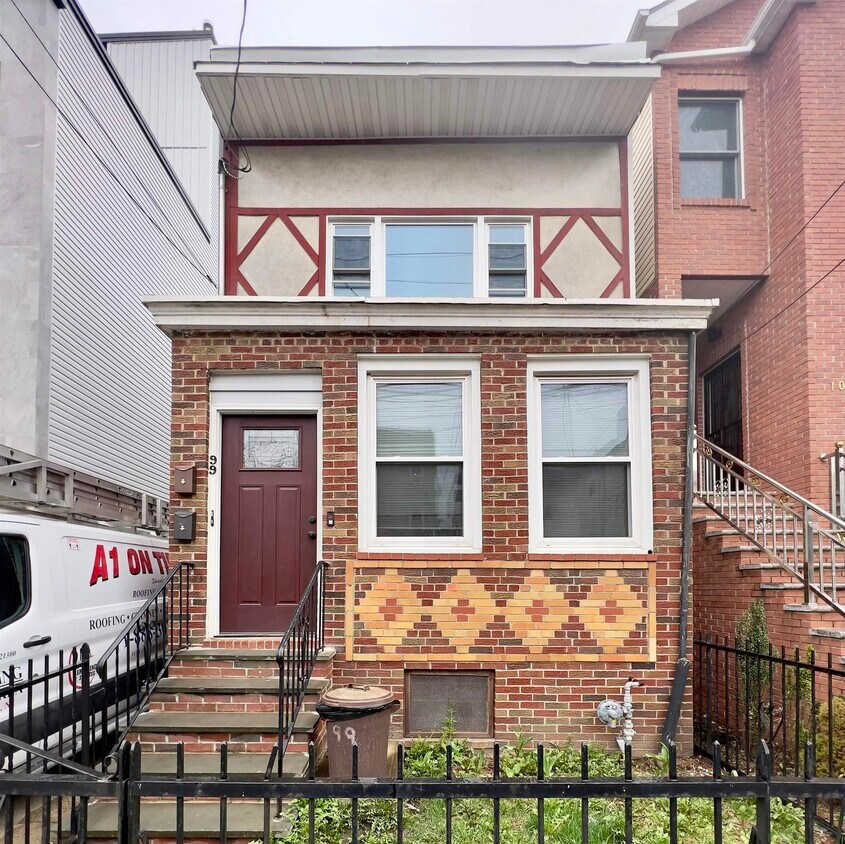 Primary Photo - 99 Laidlaw Ave