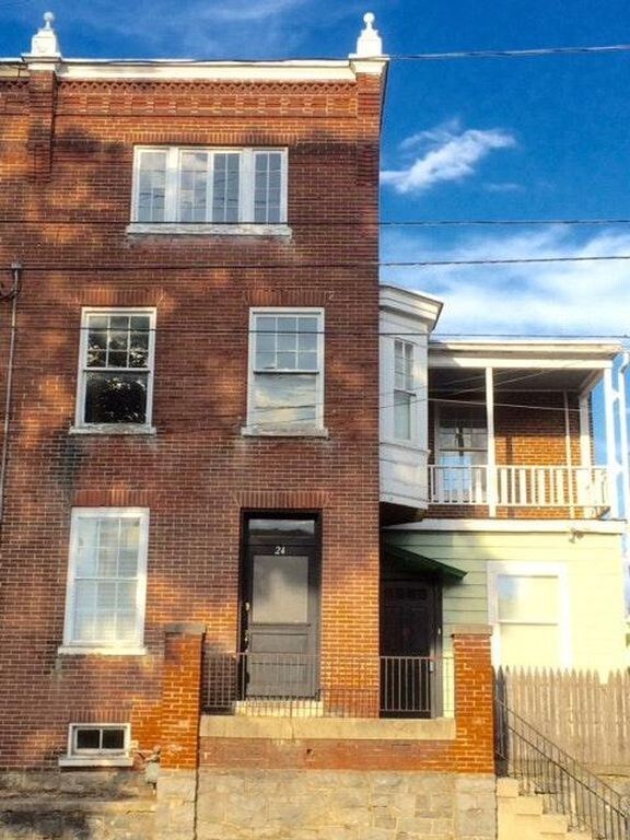 Primary Photo - Large 5 Bedroom Home