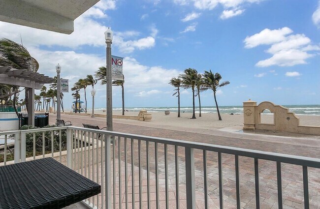 Foto del edificio - 2600 N Surf Rd