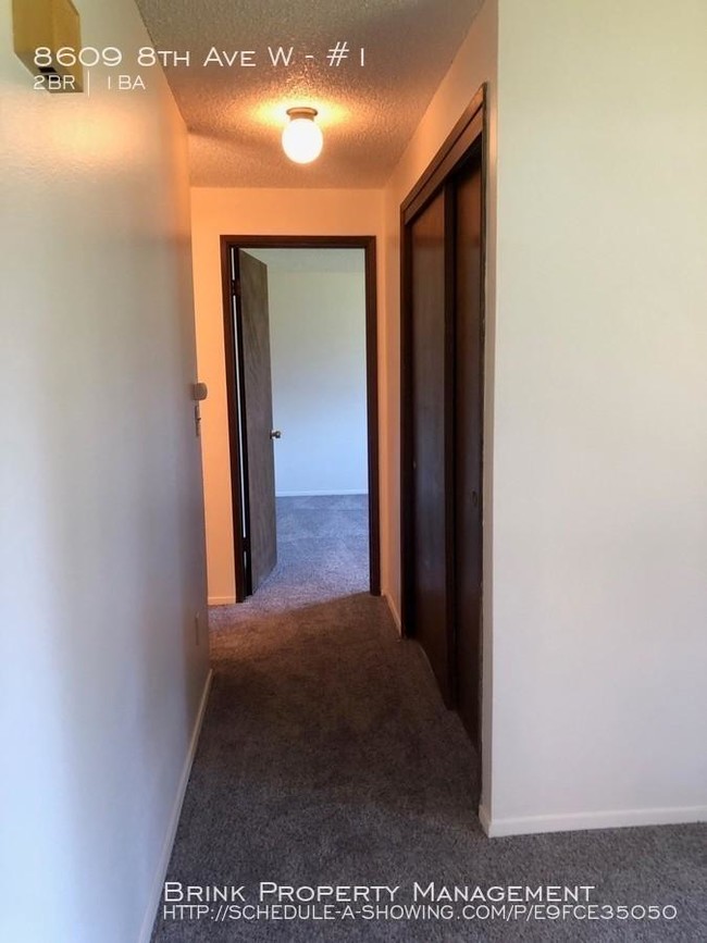 Building Photo - 2 bedroom in Everett WA 98204