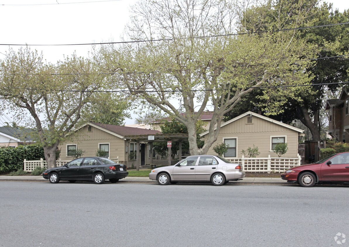 Building Photo - 1139 Willow Rd