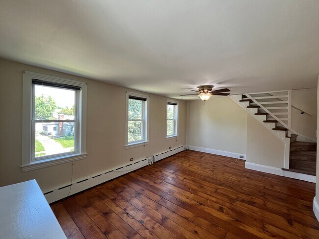 Building Photo - 533 Barclay Ave
