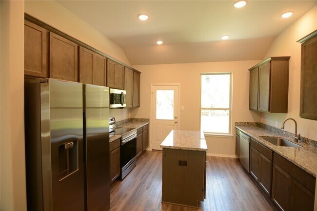 Building Photo - 16494 Piper Ln