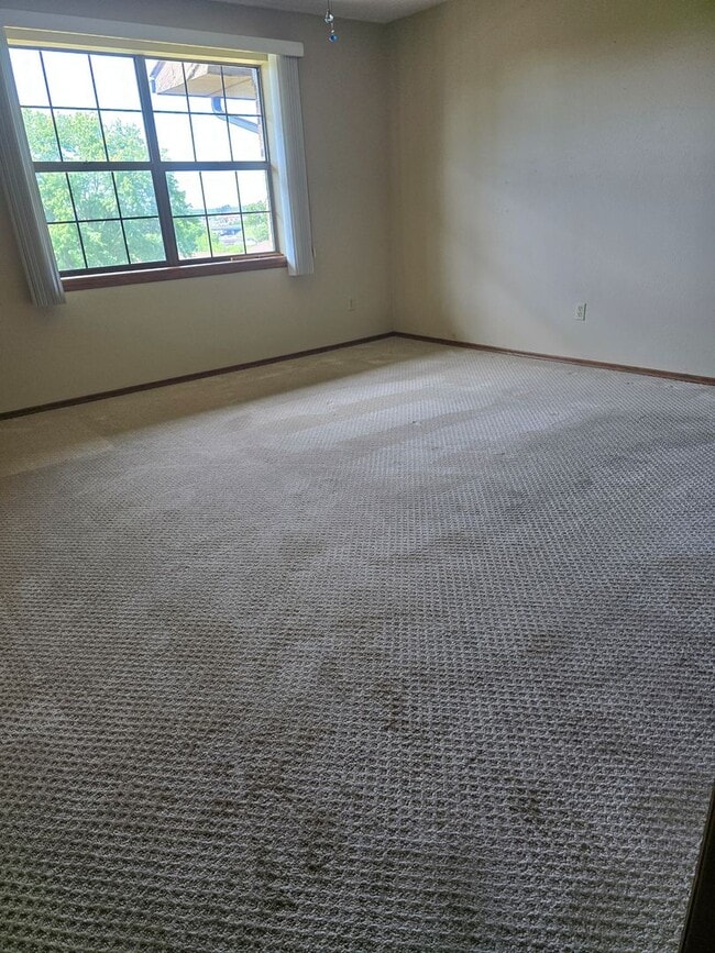 Building Photo - Maintenance - free living