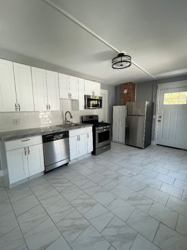 Foto del edificio - 2468 Whitney Ave