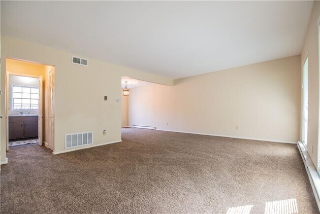 Building Photo - 719 Ferndale Ct