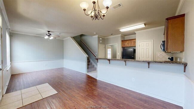 Foto del edificio - 211 Forest Dr Loop