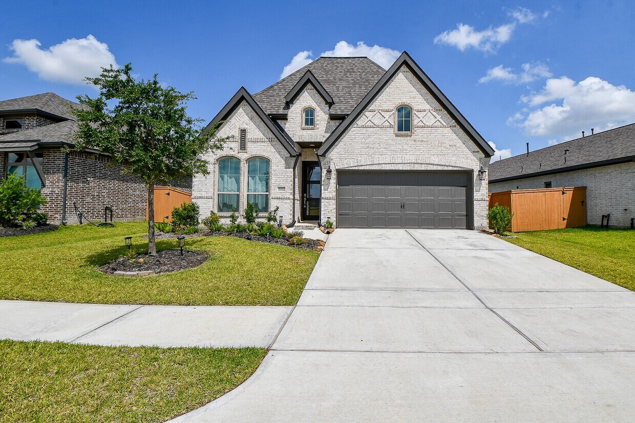 Primary Photo - 21312 Palm Arbor Dr